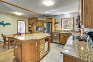 Fridge, microwave, stovetop, dishwasher
