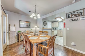 Dining - 5 Mi to Ruidoso Downs: 'The Sterling Spur' Rental! (Ruidoso)