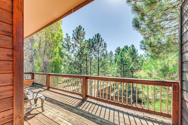Terrace/patio - 5 Mi to Ruidoso Downs: 'The Sterling Spur' Rental! (Ruidoso)