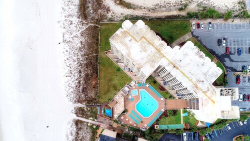 FREE Golf+Perks!Top of the Gulf Beachfront 703 Spacious Studio w/Great Views!