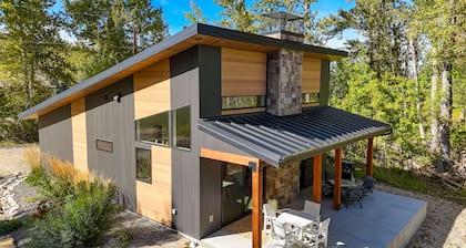Rock Creek Retreat: Creekside Cabin Near Red Lodge