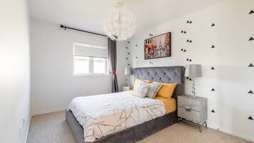 Casa de ciudad familiar, 3 habitaciones, hidromasaje | 3 habitaciones, decoración personalizada y muebles diferentes