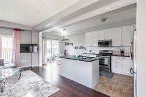 Residenza familiare, 3 camere da letto, idromassaggio | Cucina privata | Frigorifero con congelatore, microonde, forno, piano cottura