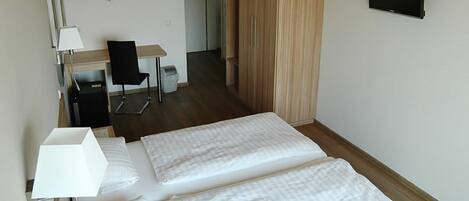 Single Room | Free WiFi, bed sheets