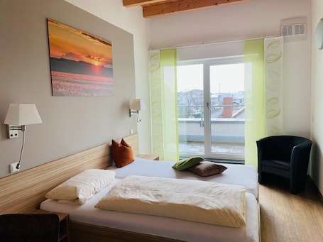 Comfort Double Room | Free WiFi, bed sheets. Hotel Fränkischer Hof