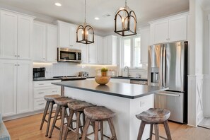 Fridge, microwave, oven, stovetop - Experience beachside bliss at 'Seas the Day' in Oak Island, spacious for 17! (Oak Island)