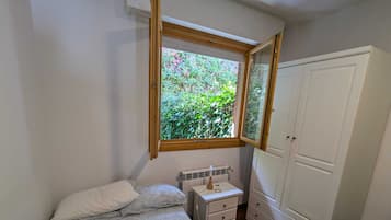 2 slaapkamers, een strijkplank/strijkijzer, wifi, beddengoed