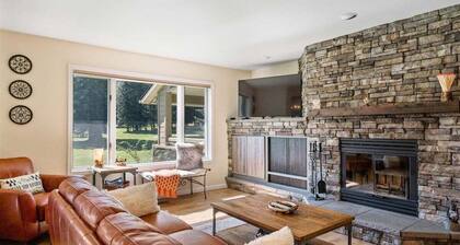 Get Lost Guest House - Sweeping Views of Fairways