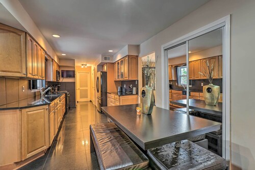 53 Mi to MetLife! Jersey Home w/ Hot Tub & Pool!