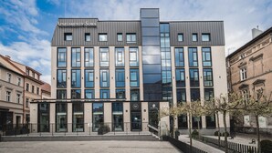 A modern building with a sign reading "Apartmenty SoWa". - Apartamenty Sowa Bydgoszcz (Bydgoszcz)