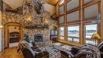 Smart TV, fireplace, ping pong