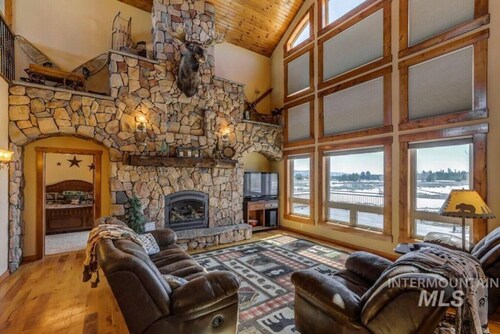 Enchanting Donnelly Home w/ Acreage & Nice Deck!