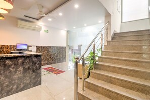 Interior entrance - Hotel Airport View (New Delhi)