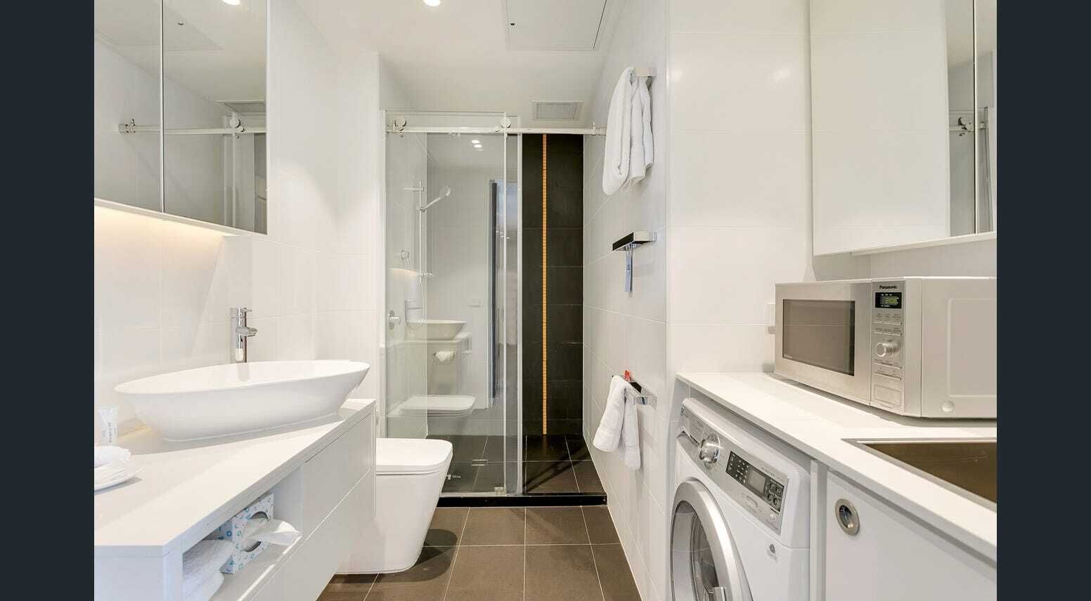 Luxury 2 Bedroom Suite near Adelaide — image 2