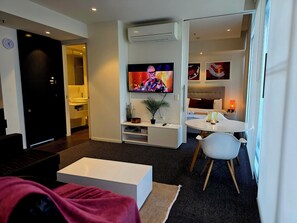 2 bedrooms, iron/ironing board, free WiFi, bed sheets - Luxury 2 Bedroom Suite near Adelaide (Walkerville)