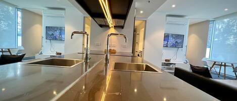 المنشأة من الداخل