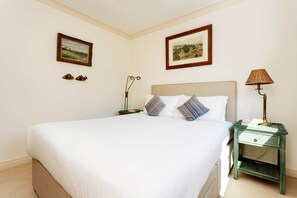 2 bedrooms, WiFi, bed sheets - Clareville Classic, by Veeve (London)