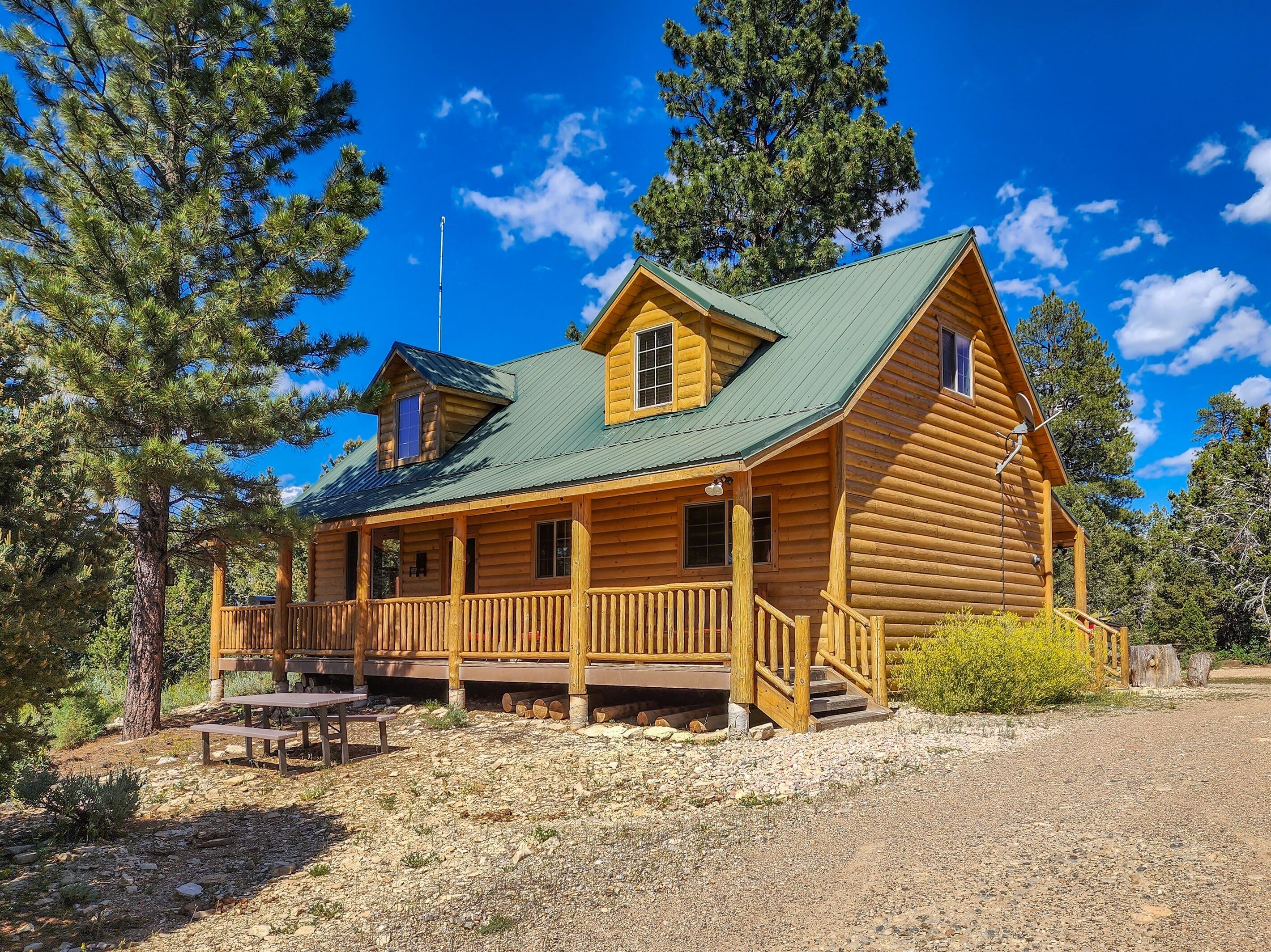 Log Cabin Zion Retreat | Walk to East Zion Trails