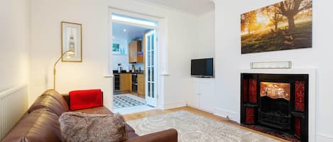 TV, fireplace