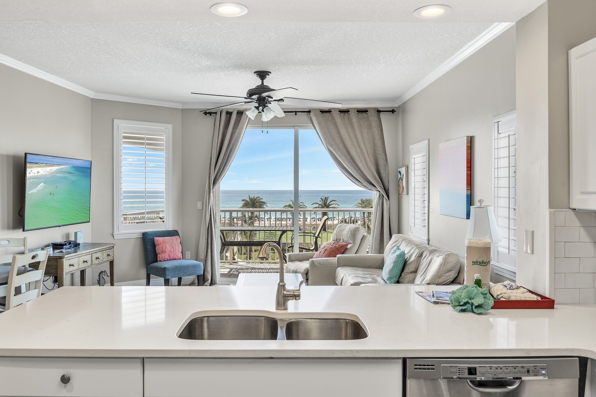 Gulf 416-Newly renovated 2022-2bed + bunk with VIEWS! SLEEPS 10!!
