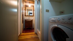 A laundry room with a washing machine and a sink. - HbHall - Navigli 2 Apartment  (Milan)