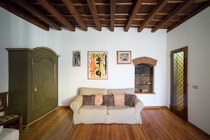 Deluxe Apartment, 1 Bedroom | Living area