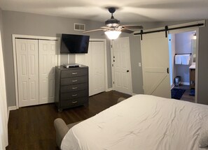 2 bedrooms, desk, iron/ironing board, free WiFi