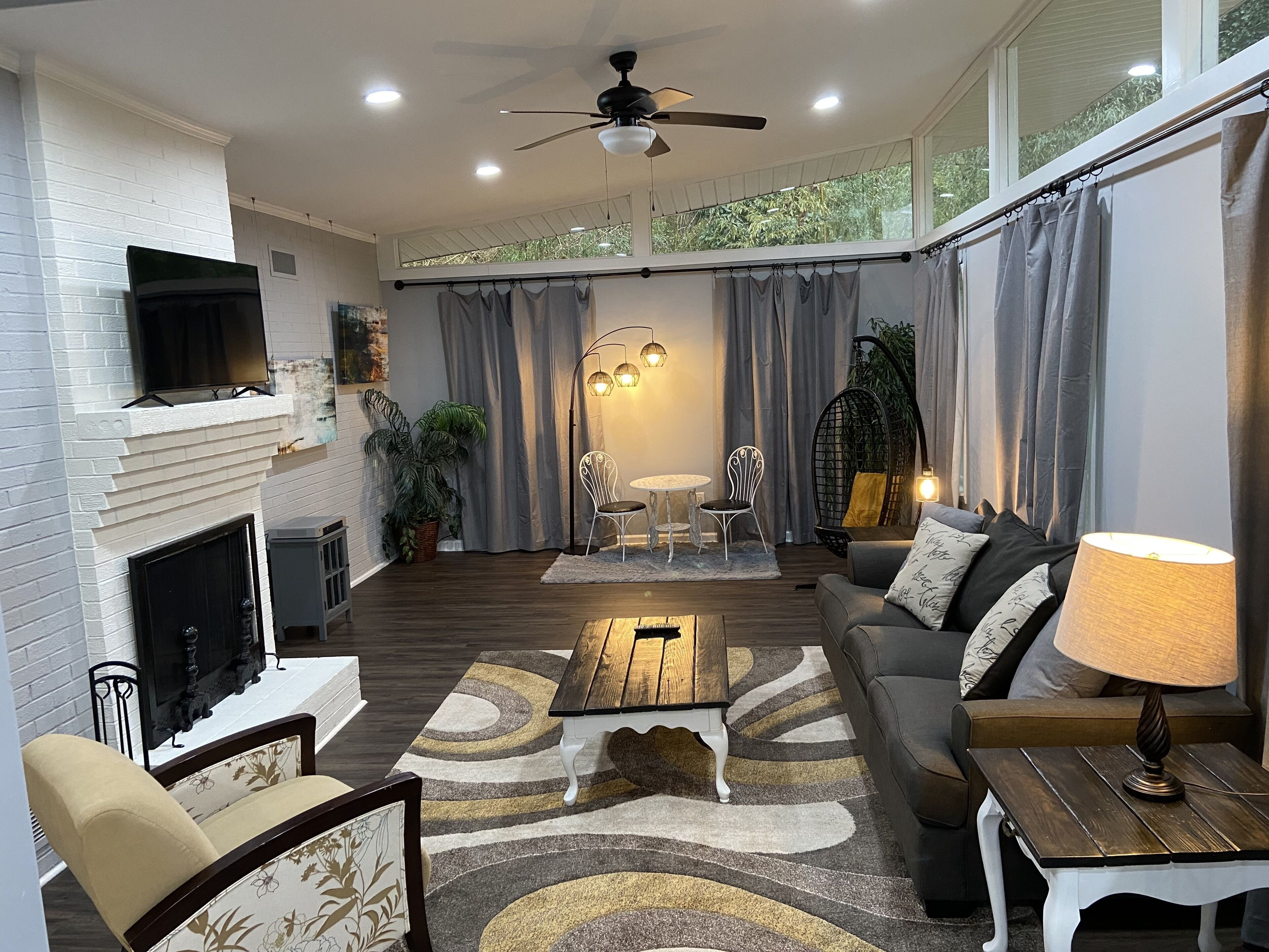 Smart TV, fireplace, offices