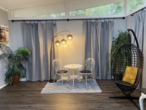 Dining - Vaulted Ceilings & Accent Windows--1 mile from CU (Clemson)