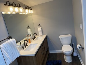 Combined shower/bathtub, hair dryer, towels, soap