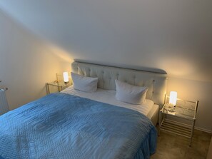 1 Schlafzimmer, Reisekinderbett, kostenloses WLAN, Bettwäsche
