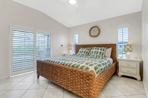 3 habitaciones, tabla de planchar con plancha y cuna de viaje 