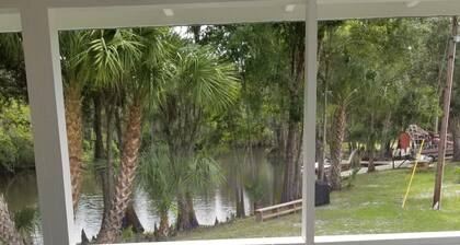 Charming Waterfront Cottage