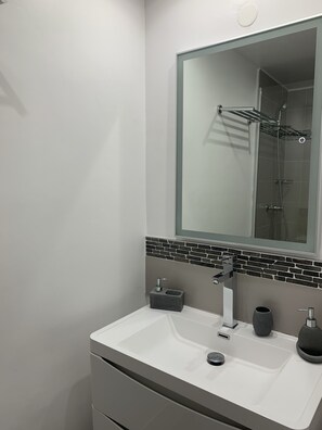 Bathtub