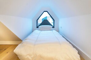 3 bedrooms, iron/ironing board, travel crib, free WiFi