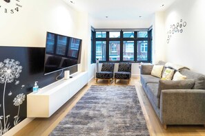 Älytelevisio, kirjoja, stereot, työhuone