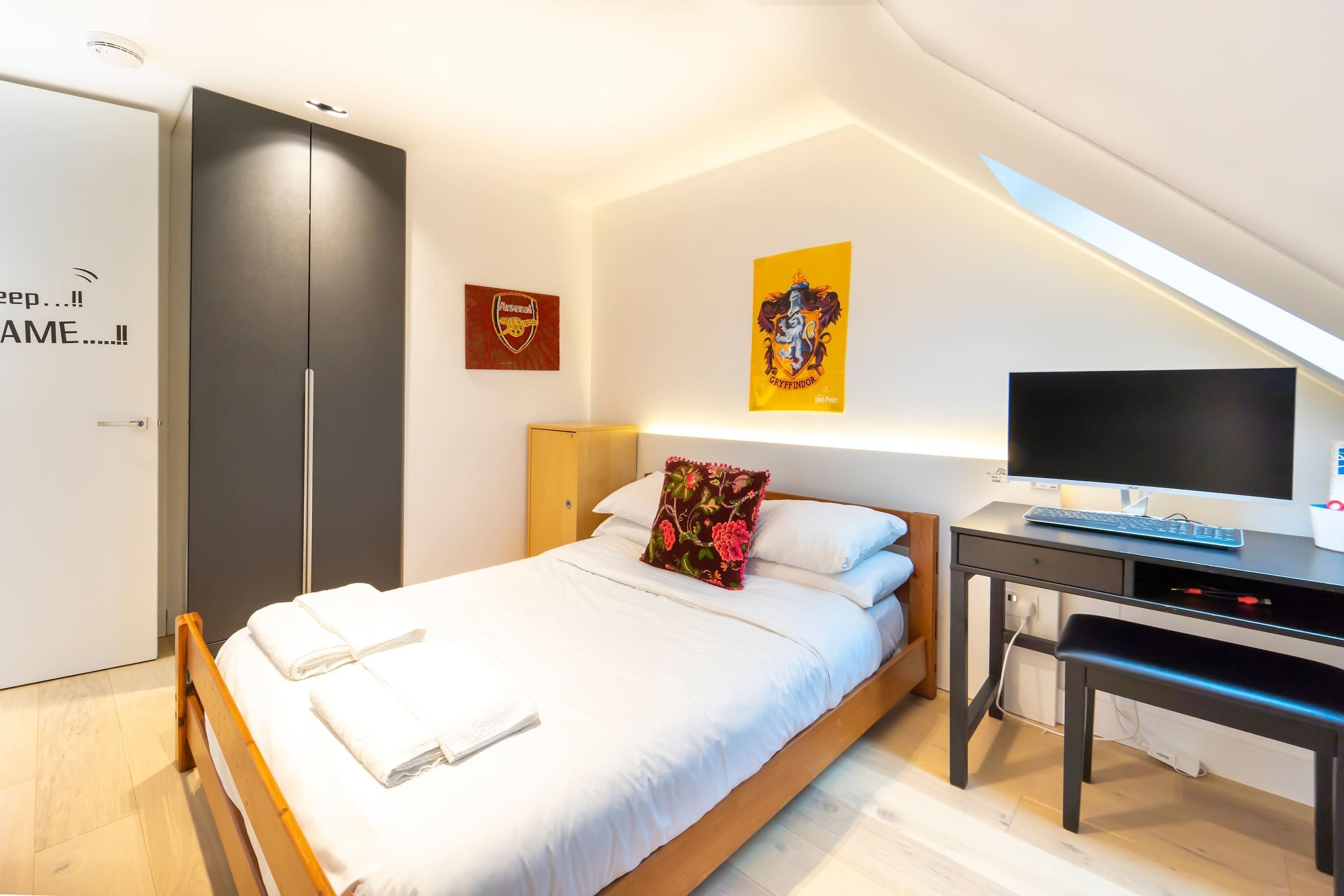 3 bedrooms, iron/ironing board, travel crib, free WiFi