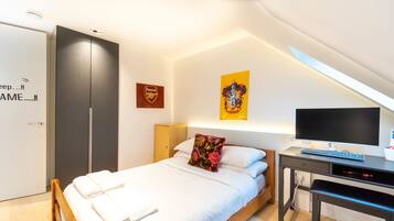 3 bedrooms, iron/ironing board, travel crib, free WiFi