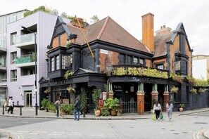 Exterior - Artist's Oasis, by Veeve (London)