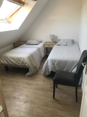3 bedrooms, desk, travel cot, free WiFi