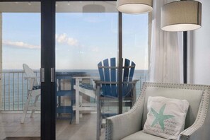 Condo, 2 habitaciones | Área de sala de estar | Televisión de pantalla plana 