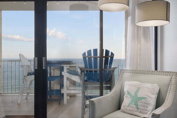 Condo, 2 Bedrooms | Living area