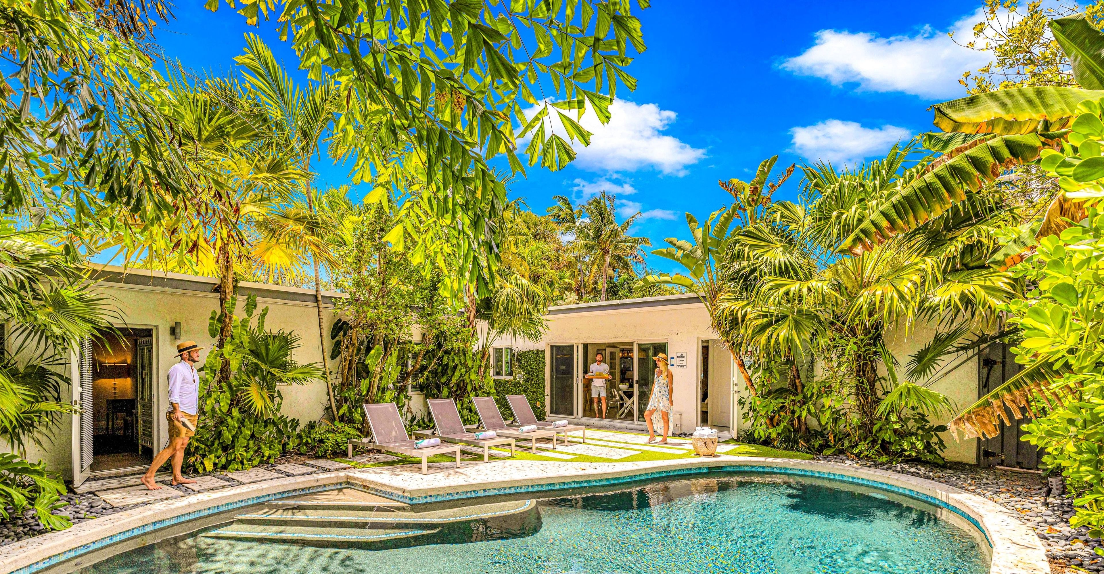 A pool area with lounge chairs and a clear view of the pool.