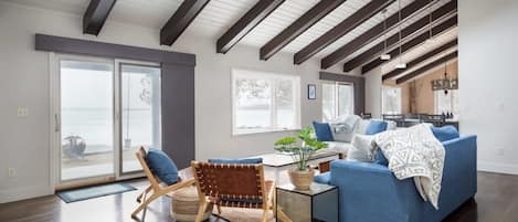 Televisión, chimenea, oficina