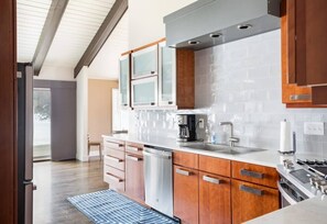 Fridge, microwave, oven, stovetop - Sandbar Cedar Cottage on Lake Leelanau (Cedar)