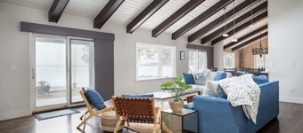 Sandbar Cedar Cottage on Lake Leelanau