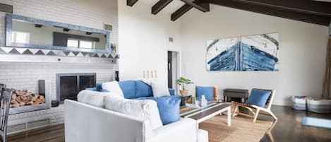 Fernseher, Kamin, Arbeitsbereiche