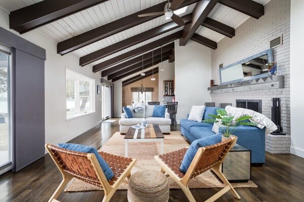 TV, fireplace, offices