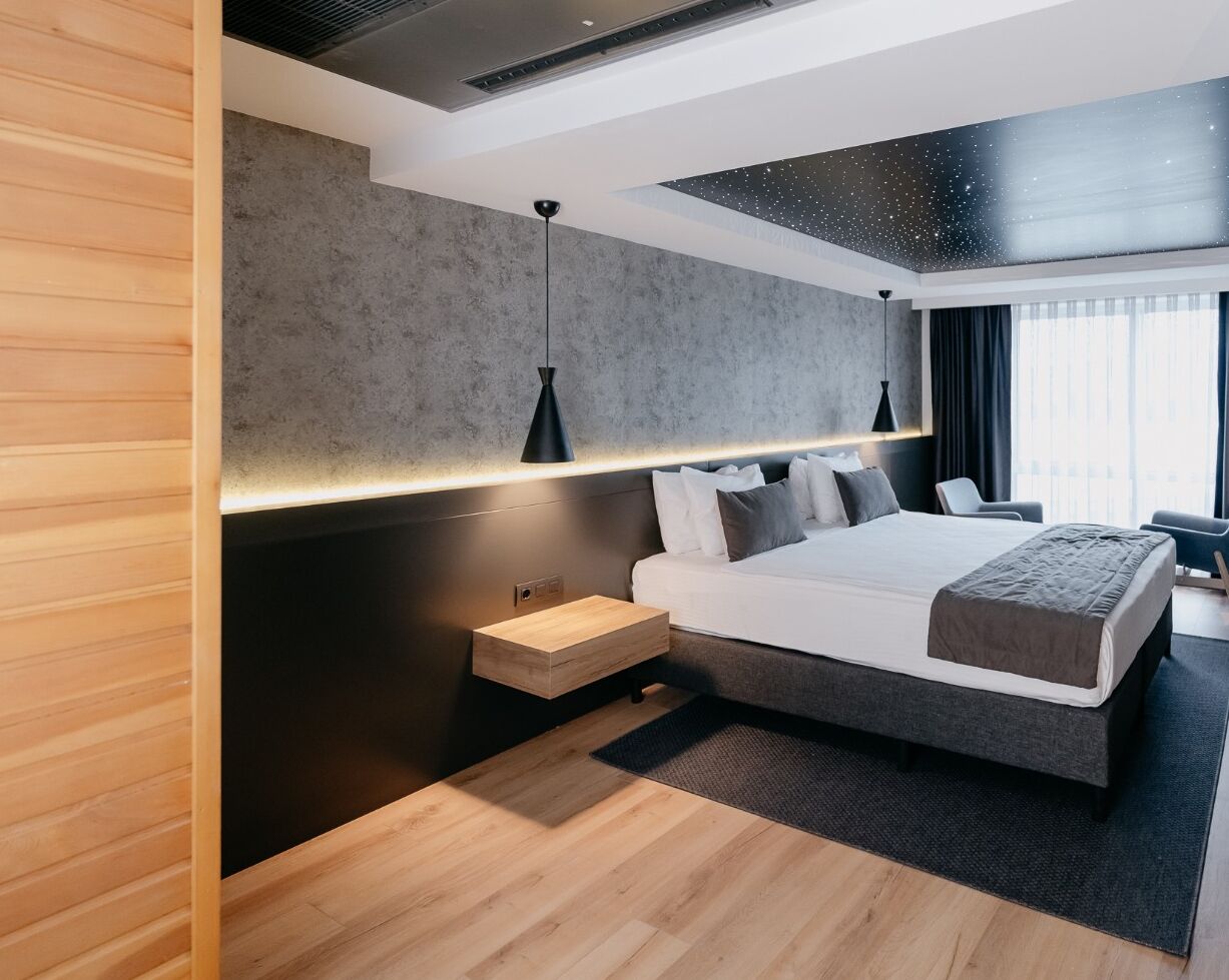 82-cm tv with satellite channels