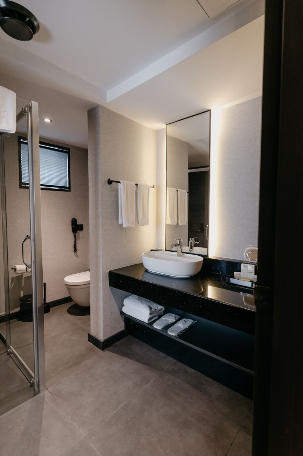 standard double room | desk, iron/ironing board, free wifi, bed sheets